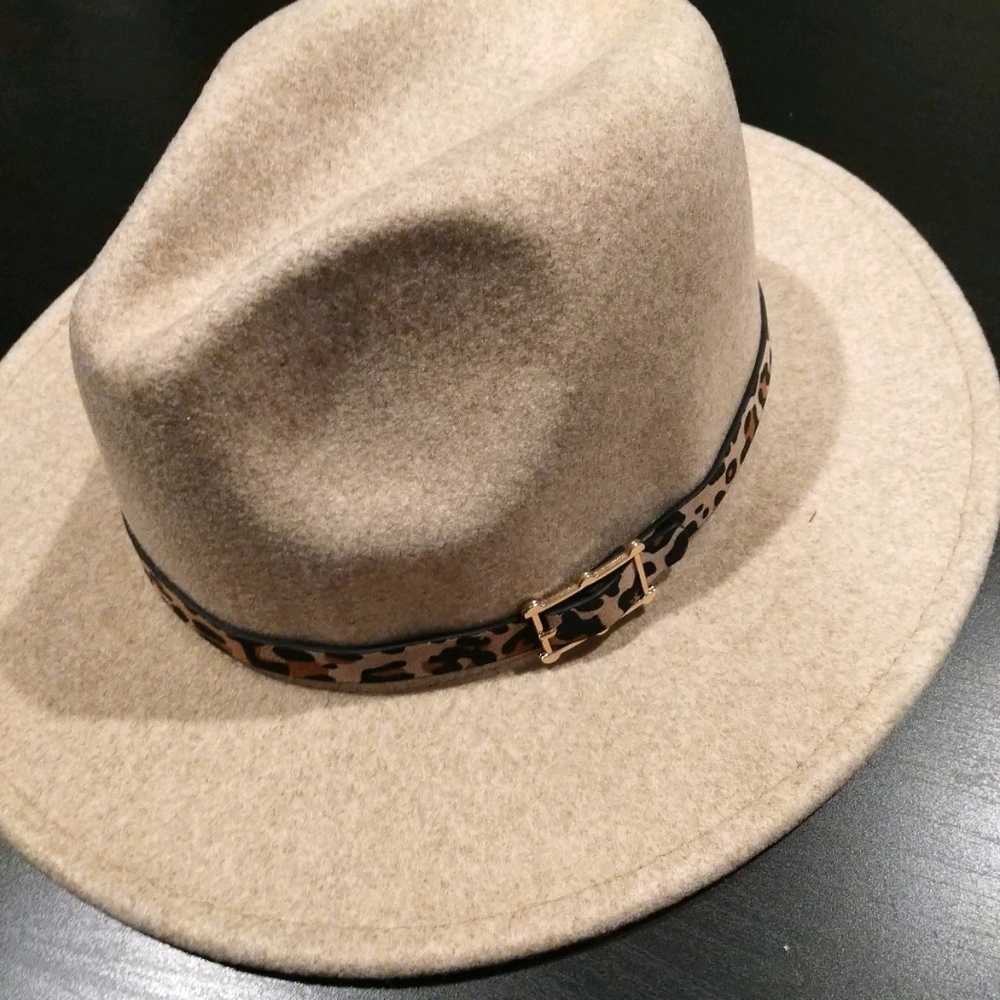 Beautiful Ivory felt/wool hat